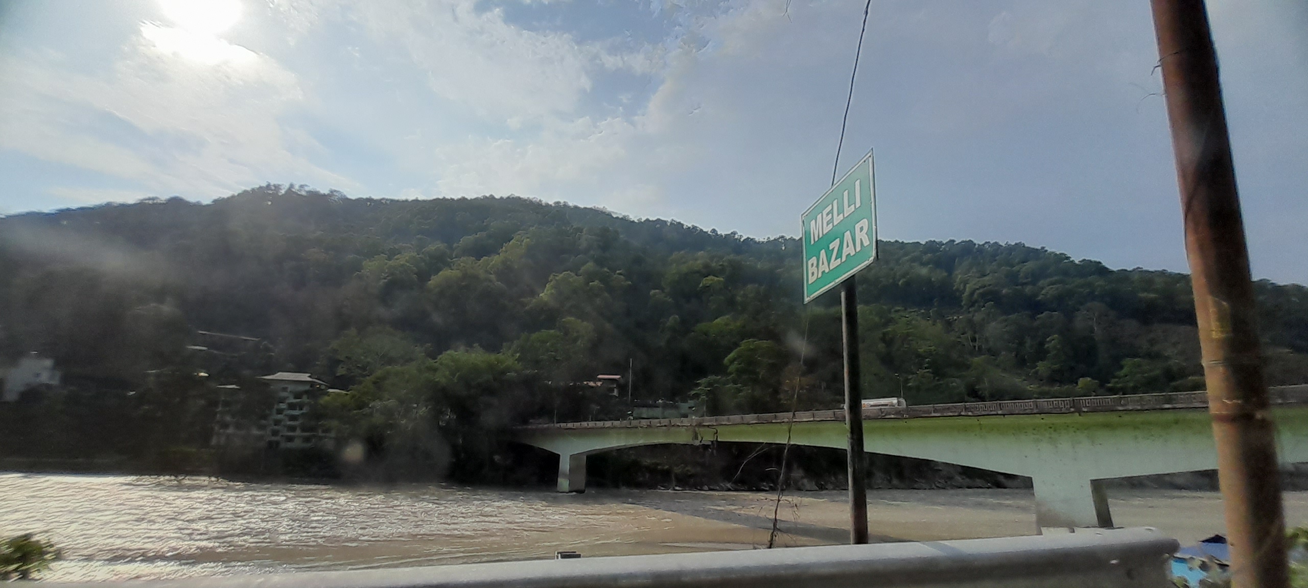 মেল্লি/মাল্লি বাজারের মানুষেরা